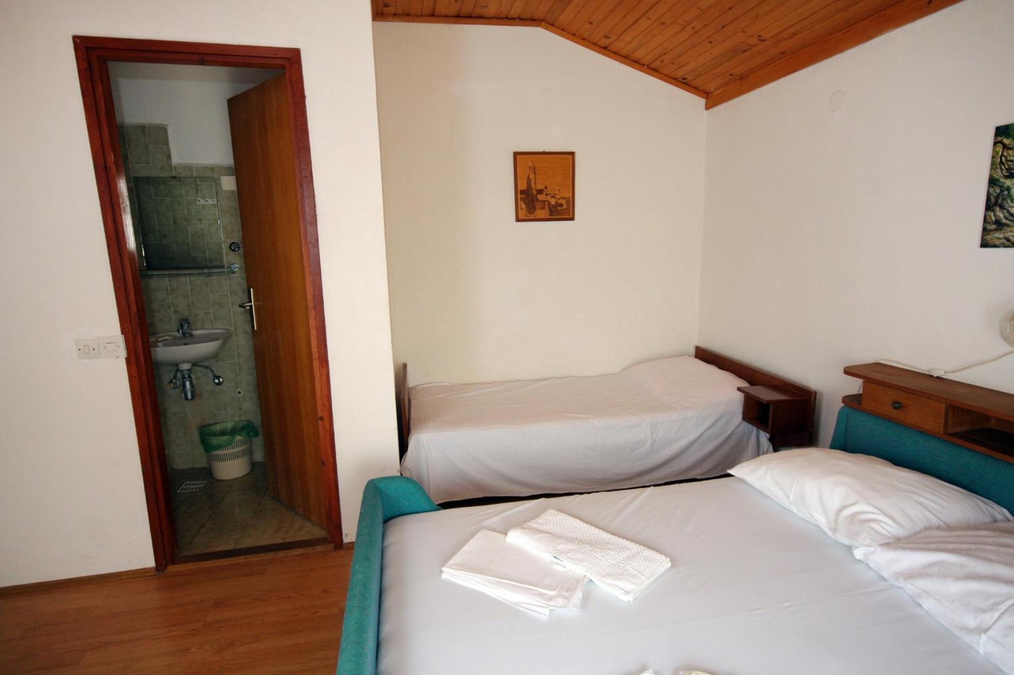 Apartments By The Sea Suha Punta, Rab - 5050 Kampor Bilik gambar